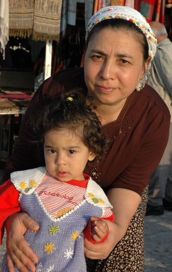 Eine türkische Mutter mit ihrem Kind