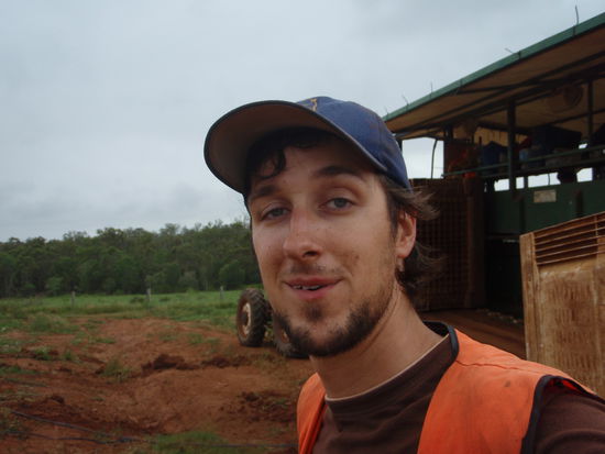 Ich vor der Kartoffelsortiermaschiene