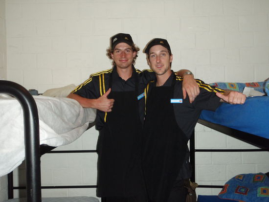 Wir im Mc Donalds Outfit