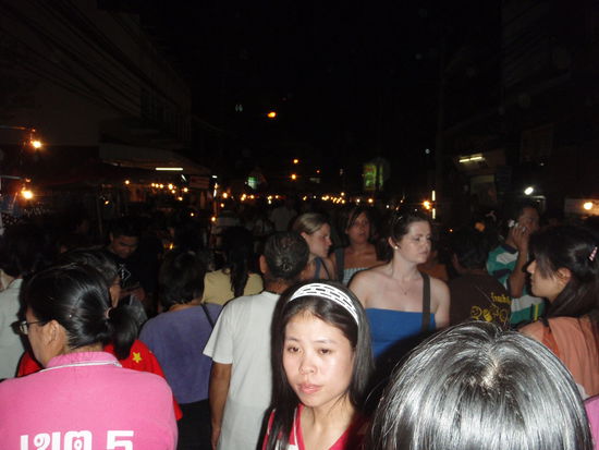 Reges Treiben der Nachtmärkte