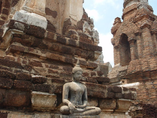 Wunderschöne Bauten, leider stark mitgenommen und angenagt vom Zahn der Zeit