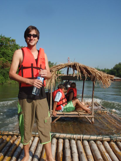 Per Longtailboat den Kwai hinauf