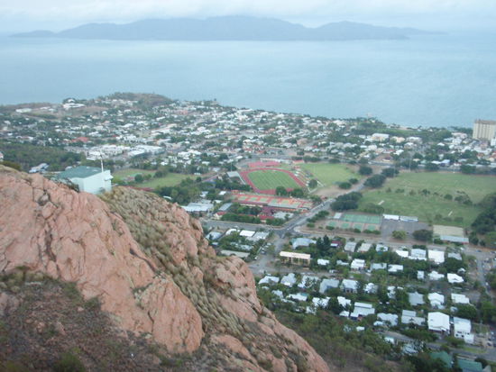 Im Hintergrund sieht man schon unser naechstes Ziel! Magnetic ISland!