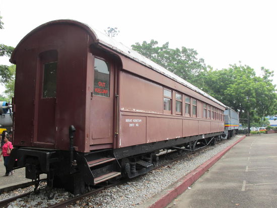 Die waren dort vor den Museen zu sehen, hat mich sofort an die rießige schwarze Lokomotive in Kingman erinnert (@ Andrea, du weißt was ich mein)