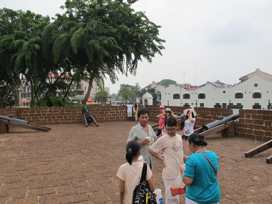 Auch eine Verteidigungsanlage liegt am Fluß