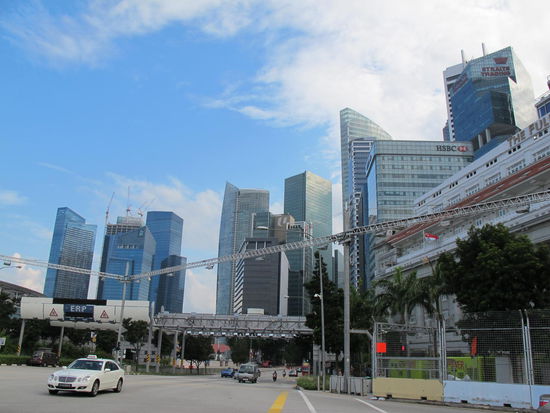 Auf dem Weg zum Merlion mußte ich noch diese Straße kreuzen wo scho langsam fürs F1 Rennen aufgebaut wird