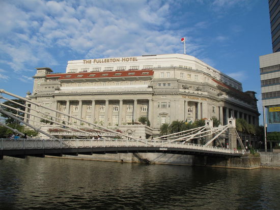 Am Fullerton Hotel bin ich am Hinweg zum Merlion auch vorbei, es ist eines der ältesten und teuersten Hotels der Stadt