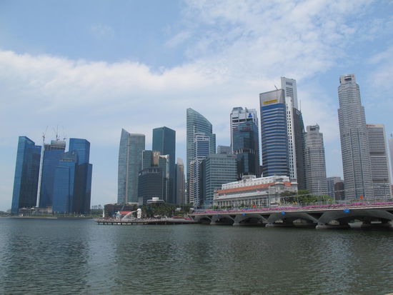 Der Merlion vor einem Teil der Skyline, na wer findet ihn? 