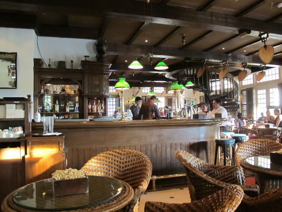 Ein Teil der Long Bar