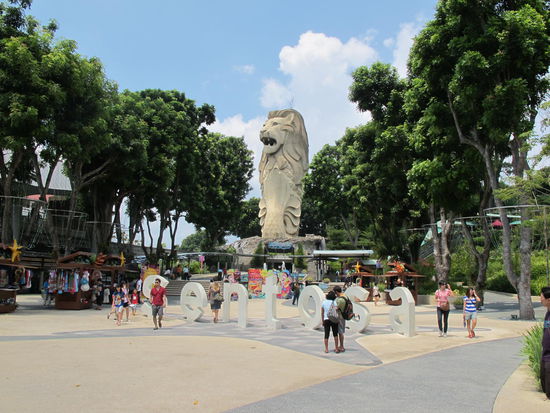 Der große Merlion, aber spuckt kein Wasser (sonst hät ich mich drunter gestellt  )