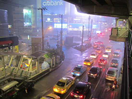 Regen an der Sukhumvit Road