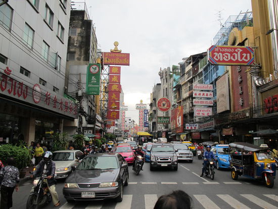Eine Hauptstraße Chinatowns