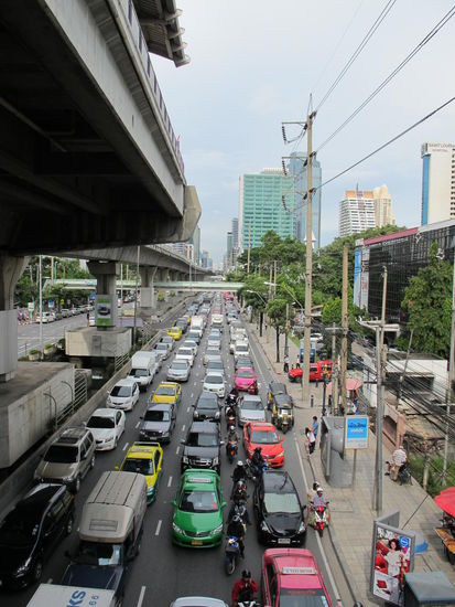 Ganz normaler Verkehr in Bangkok
