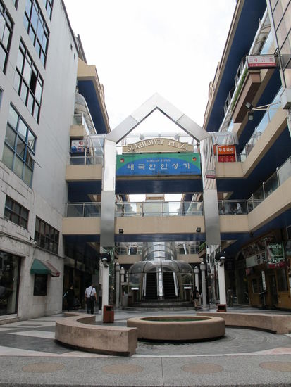 Vorbei gings am Sukhumvit Plaza