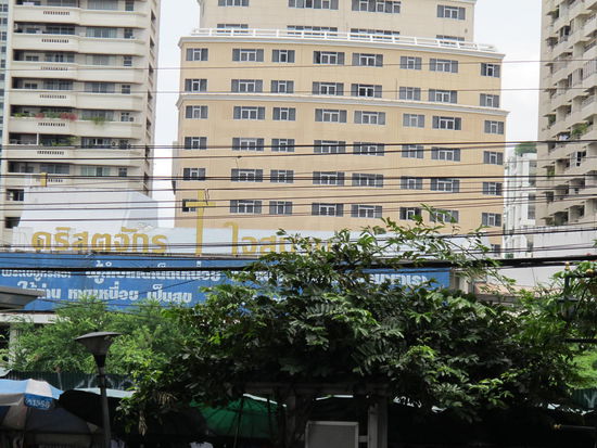 @ Thomas: Ich weiß is schlecht zu erkennen, aber das war die nächste Kirche zu der Kneipe vom FCN Fanclub, evtl is es die in der dein Freund geheiratet hat