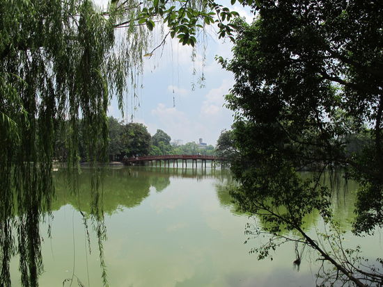 Huc-Brücke zum Ngoc-Son-Tempel