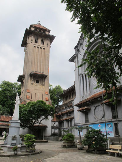 Die Cua Bac Kirche (den Turm und das Schiff konnte ich net ganz drauf bringen)