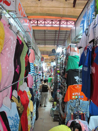 Souvenir T-Shirts und lauter originale Markenklamotten
