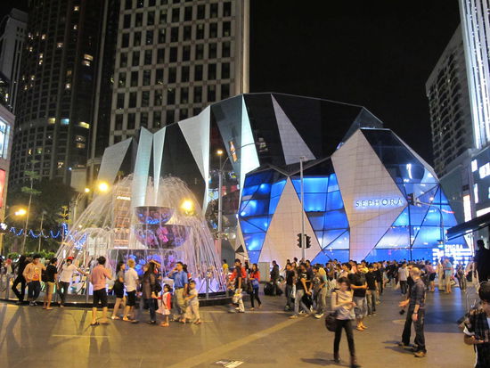 Beim Einkaufszentrum (die von 10a.m. - 10p.m. offen haben)