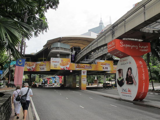 Eine Monorailstation aufm Weg zum KL Tower