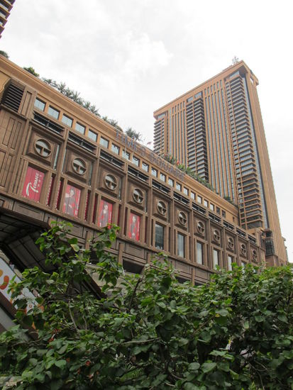 Der Berjaya Times Square von außen...