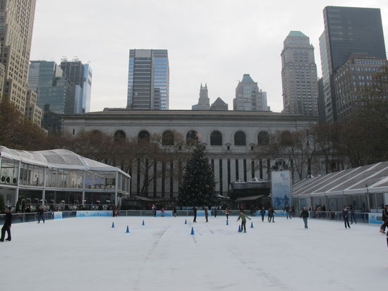 Bryant Park mit Eisfläche