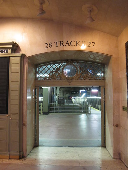 2 von über 100 Bahnsteigen