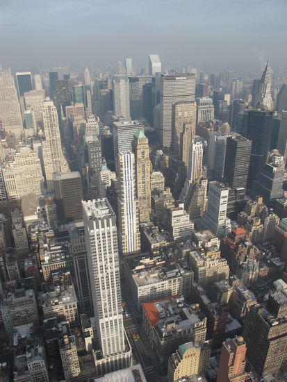 Rechts sieht man die Spitze des Chrysler Buildings