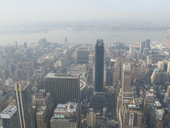 In der Mitte sieht man ein kleines Stück vom runden Madison Square Garden