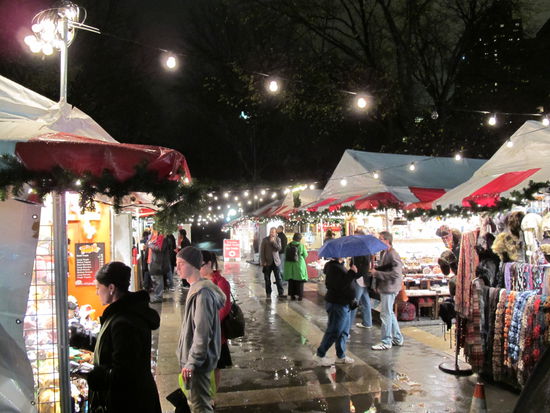 Ein kleiner Weihnachtsmarkt am Columbus Circle