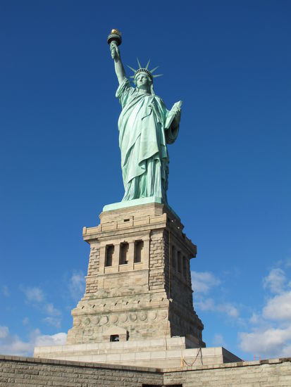 Nochmal die Freiheitsstatue von vorne (ohne den Kran rechts neben ihr)