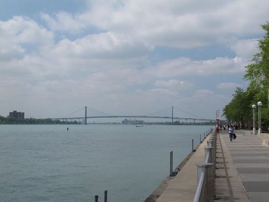 Über die Brücke werd ich morgen nach Kanada fahren 