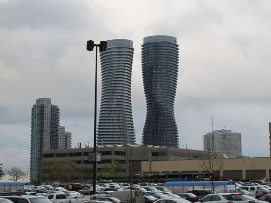 Neben Square One in Mississauga, sahen net schlecht aus die zwei