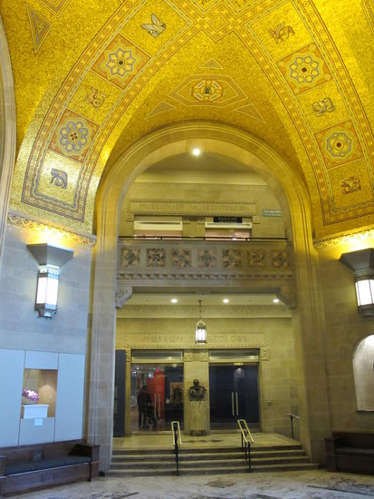 Das ROM ist ne Mischung aus altem Gebäude und modernen Neubau