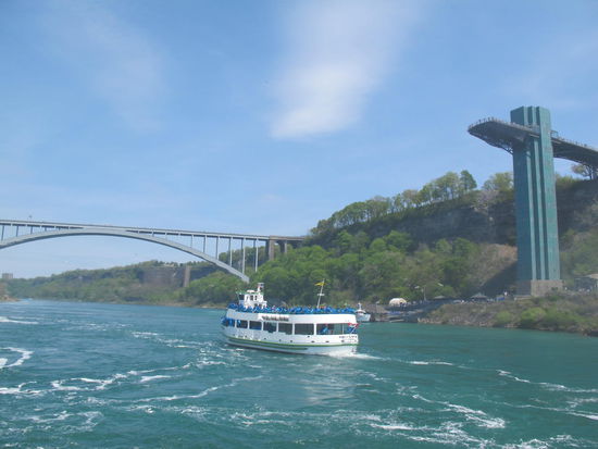 Dazwischen dies, es geht los