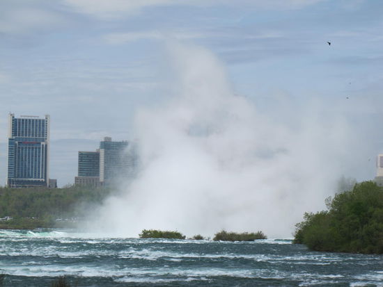 Das is die Wolke die man angeblich an guten Tagen vom CN Tower in Toronto sehen kann