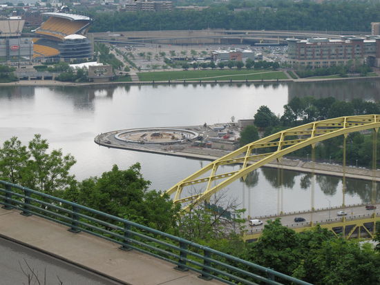 Der Zusammenfluß von Monongahela und Allegheny zum Ohio River