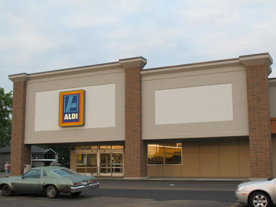 Da is der andere Laden (is aber viel kleiner als der Walmart und hier war auch tote Hose im Gegensatz zum Wali)