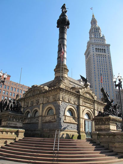 Soldiers and Sailors Monument von Nahem