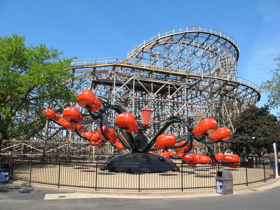 Ein Teil von Gemini, mit ner Art Spinne davor