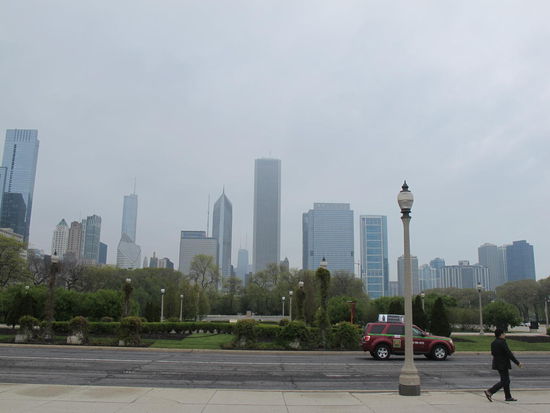 Teile der Chicago Skyline auf dem Weg zur Buckingham Fountain