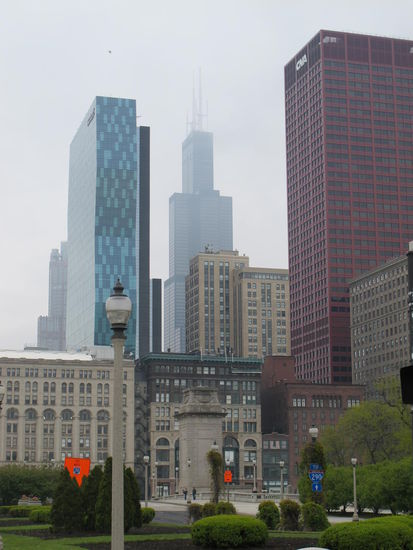 Auf dem Weg zur Buckingham Fountain war der Willis Tower kurz ganz zu sehen