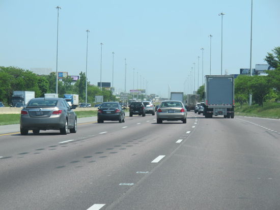 Auf der I55 rückt die Stadt immer näher und man kann scho den Willis Tower sehen 
