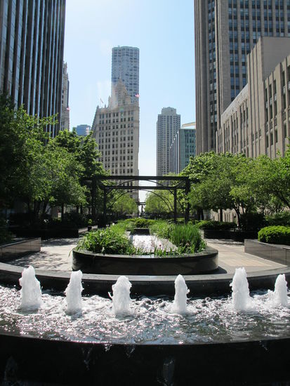 Beim Tribune Tower aufm Weg zum Hotel