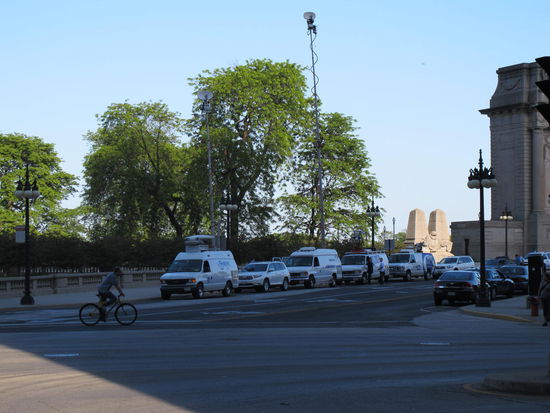 Und überall Übertragungswägen