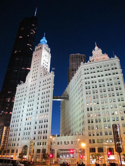 Wrigley Building mit Trump Tower im Hintergrund