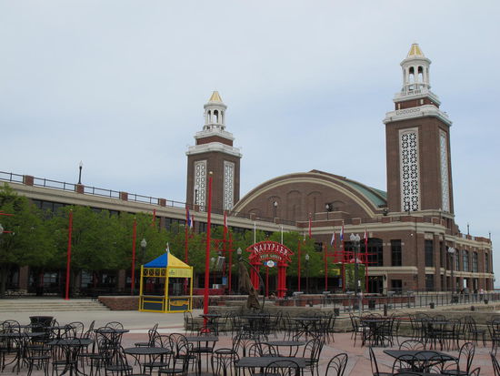 Das Ende des Piers, davor ein Biergarten, der aber zu war, wie vieles. Halt noch net Hauptsaison...