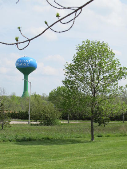 Neben diesem "Turm" war gleich mal das erste Outlet - bin aber net rein