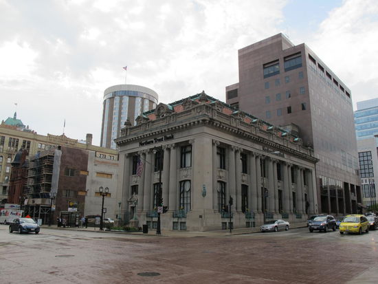 Es sei mir verziehen, ich weiß leider net den Namen von diesem Gebäude 