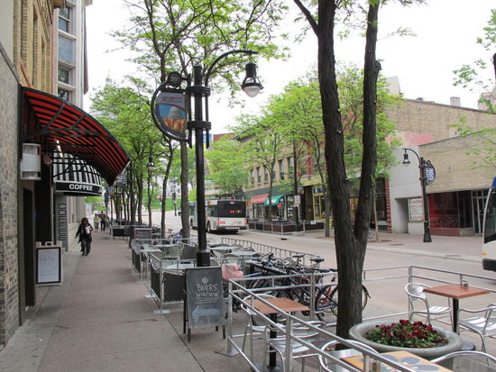 Abwärts - noch leer